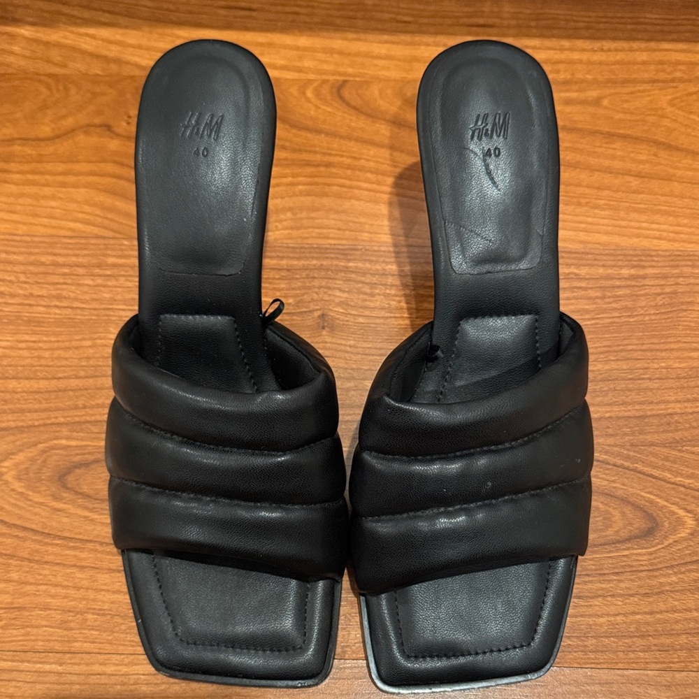H&M Black Quilted Slide Sandals